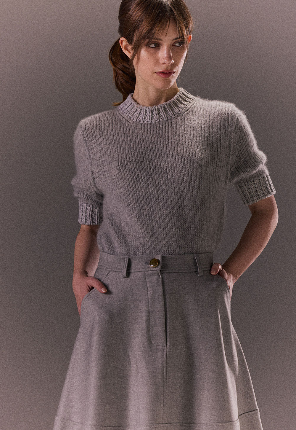 Pellia Pullover light grey cashmere by Antonia Zander, full look.