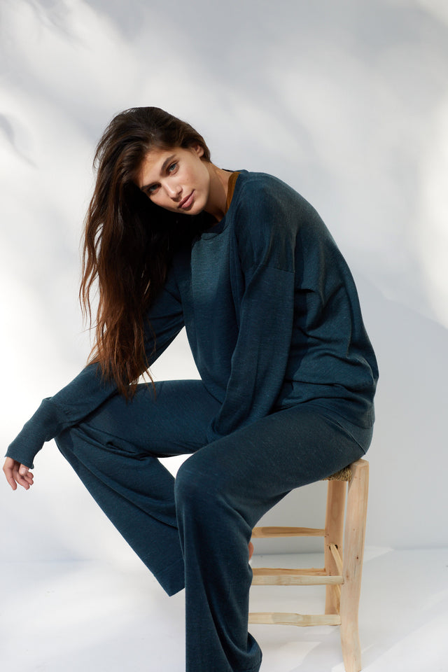 cozy long lasting cashmere-silk-hemp sweater with u-neckline